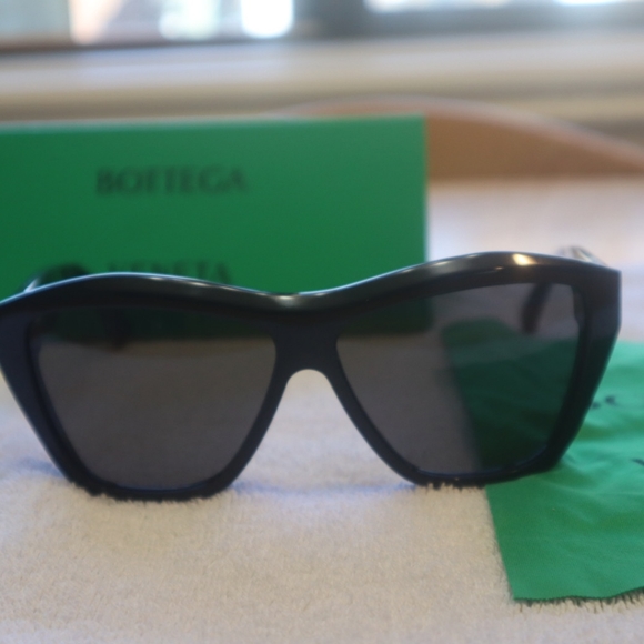 Bottega Veneta black sunglass - Picture 6 of 7
